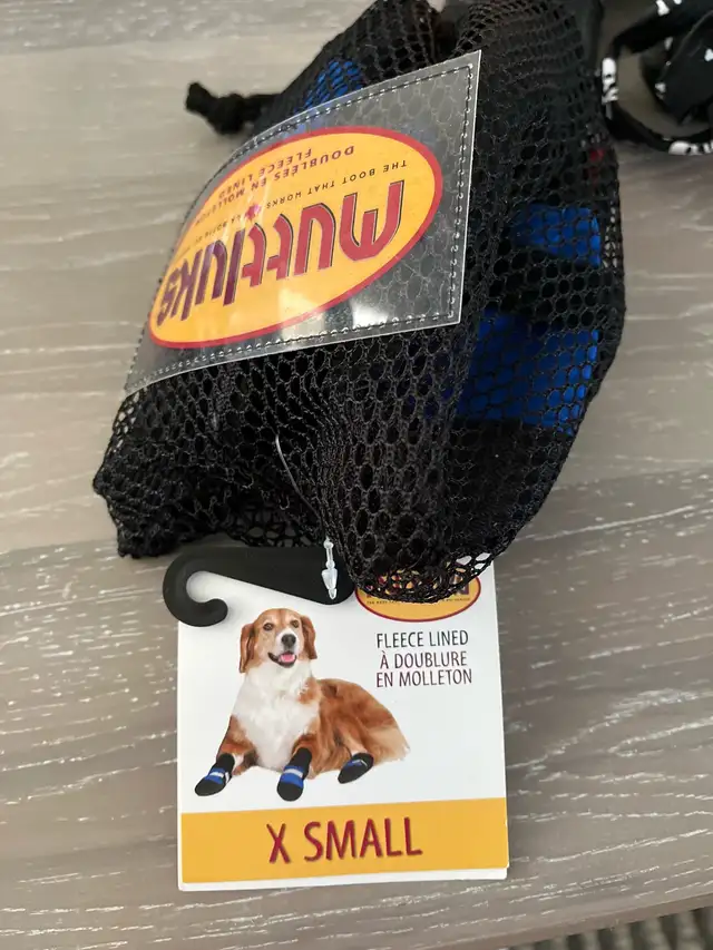 NEW XS Fleece Lined ‘Muttlucks’ boots 10$ for dogs in Accessories in Saskatoon - Image 2