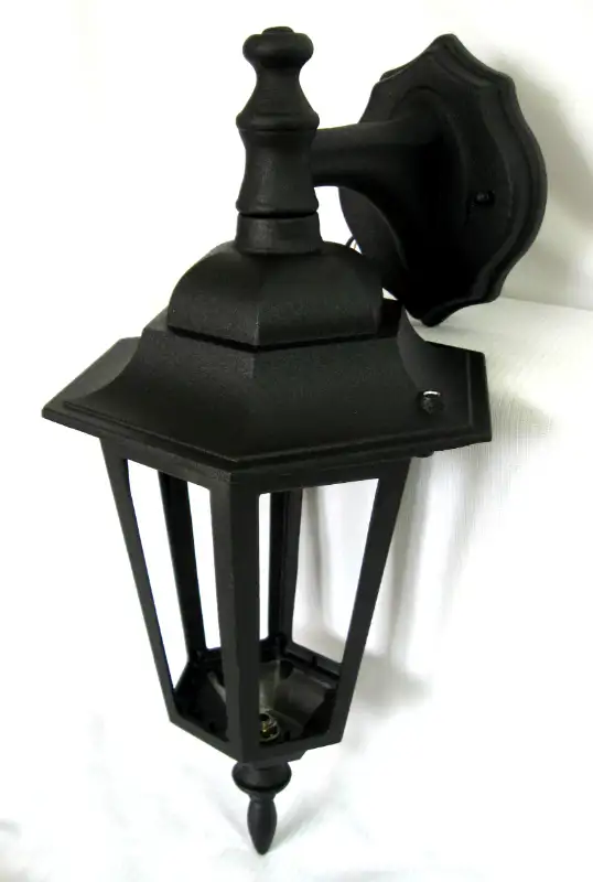LAMPE EXTERIEURE  ALUMINUM  OUTSIDE LAMP UNUSED in Indoor Lighting & Fans in West Island - Image 2