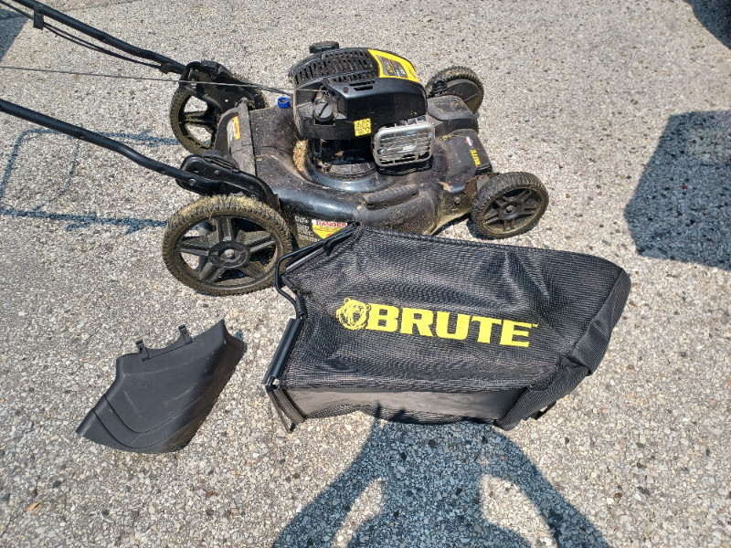 Brute briggs and stratton lawn mower 675 hotsell