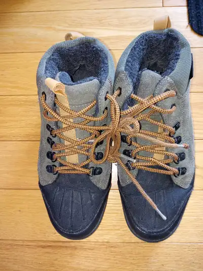 Youth/Men's shoes size 7, View more