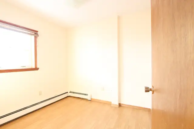 2 bedroom downtown core high ceilings ground level all inclusive62864759436417123