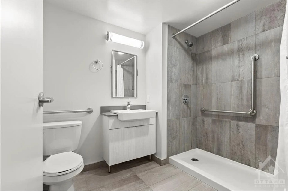 Beautiful Studio Apartment For Rent - Little Italy, Carleton 5
