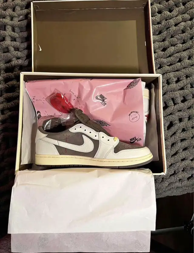 Jordan 1 Retro Low SP Travis Scott Reverse Mocha  in Men's Shoes in Mississauga / Peel Region - Image 7