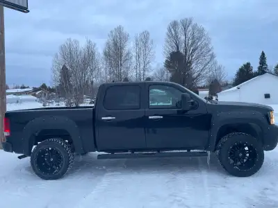 Gmc Sierra Sle 2011 5.3L 265000km Prix à discuté Demarreur a distance 2 x tables du haut 2 x balt jo...