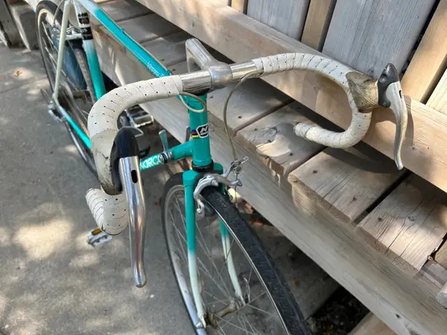 Road Bike in Road in Cambridge - Image 4