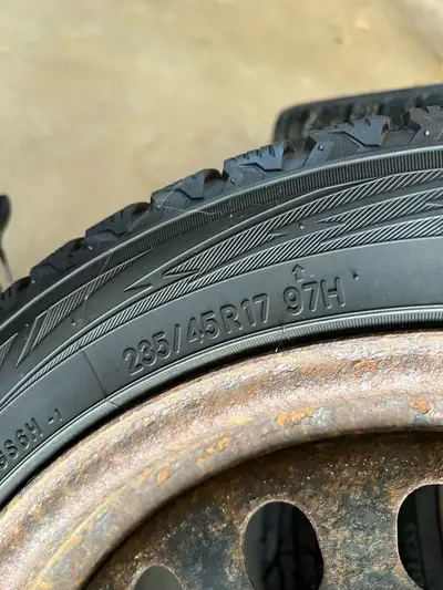 Used only in the winter. Toyo winter tires 114.3x5 is the bolt pattern. Size 235/45R17