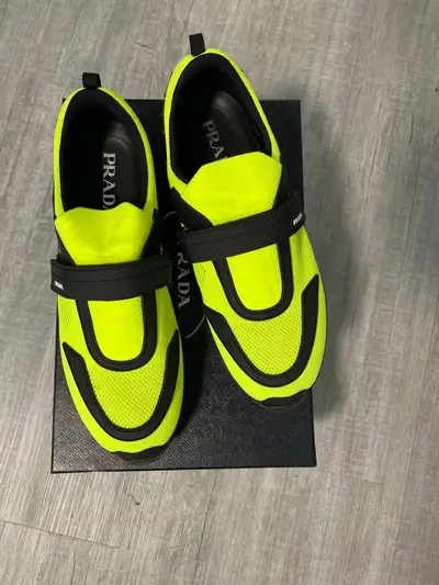 Prada yellow & black cloudbust sneakers, Voir plus