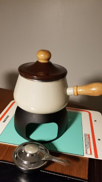 Vintage Mid Century Fondue Pot - Excellent Condition