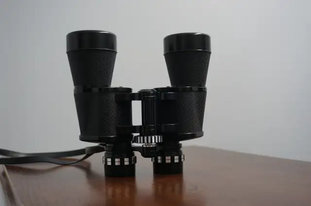 Tasco light weight fully coated 10x40-260 binoculars in Fishing, Camping & Outdoors in Ottawa - Image 6