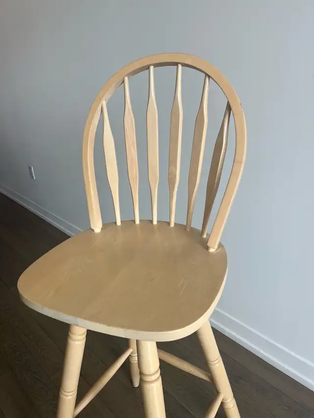 3 Swivel Bar Stools581022525236203522