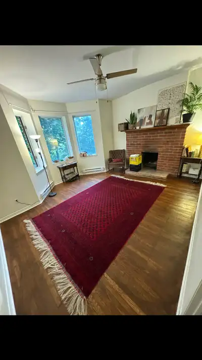 3 bed, 1 bath apartment on top floor of 6 unit apartment building, balcony, washer/ dryer in unit, s...