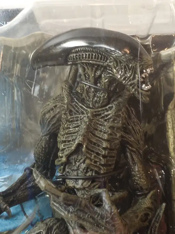Alien vs Predator, AVP Battle Alien, McFarlane Toys Figure in Arts & Collectibles in Kitchener / Waterloo - Image 5