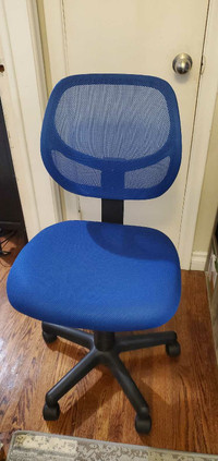 Low back office chair on swivel casters BRAND NEW