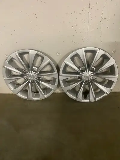 These are used OEM Toyota Camry wheel hubcaps, each available for $25 each. I have 2pairs . Each Pai...