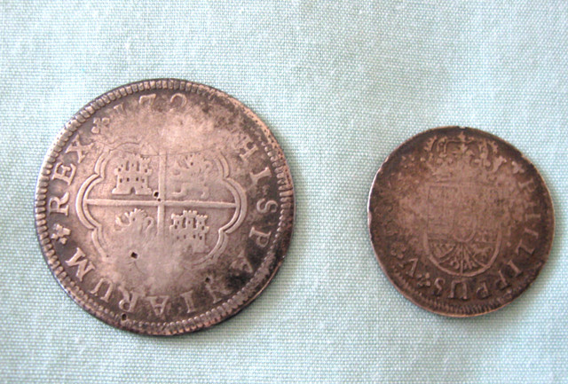 TWO SPANISH COINS . Philip V Reales, 172? AND 1728. dans Art et objets de collection  à Ouest de l’Île - Image 2