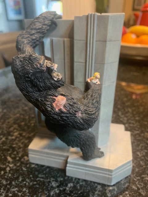KING KONG FINAL ASCENT DVD EXCLUSIVE Resin Statue in Arts & Collectibles in City of Halifax - Image 2