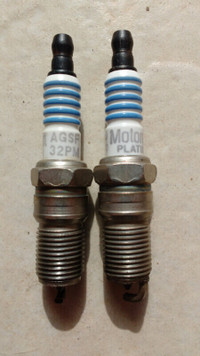 Spark plugs (8). Bougies (8) de 4.6l sohc Ford. Motorcraft.