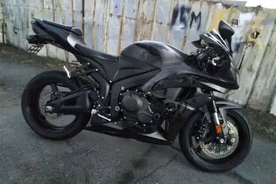 Selling my 2008 CBR 600RR Graffiti Edition The bike is in pretty much show room condition still, wit...