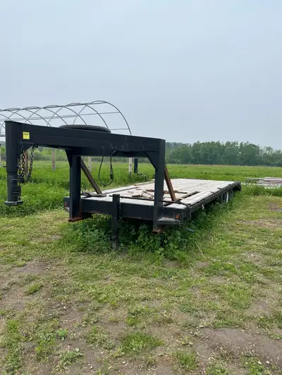Fifth wheel tri axle float trailer $10,000 obo