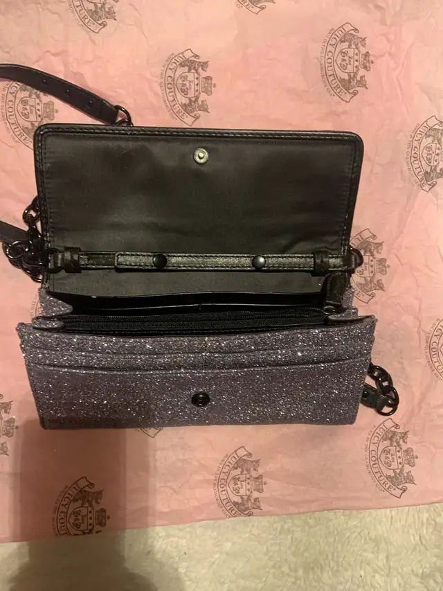 Juicy Couture Y2K Original Pink/Silver Glitter Purse in Women's - Bags & Wallets in Mississauga / Peel Region - Image 9
