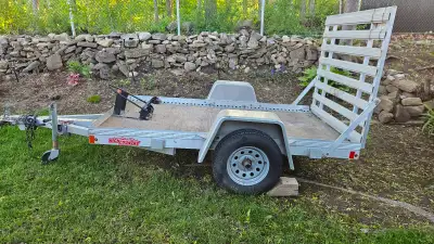 REMORQUE/TRAILER TOUT ALUMINIUM Remorque tout aluminium ne pèse que 136 kg (300 lbs) en parfaite éta...