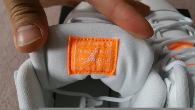 BNIB Jordan 11 (xi) Size 5 Womens or 3Y Citrus in Women's - Shoes in Markham / York Region - Image 11