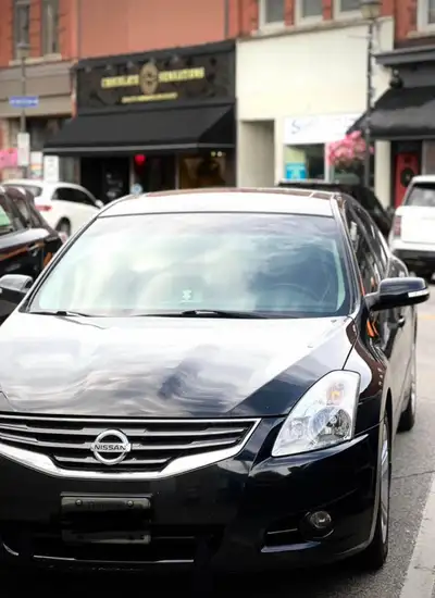 Very well maintained 2012 Nissan Altima SR 3.5 V6. Clean title - NO ACCIDENTS, second owner. ***Low...