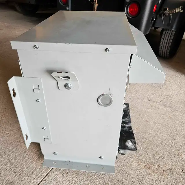  125 KVA 600 V/ 480/ 600 V Auto  TRANSFARMER in Other Business & Industrial in Mississauga / Peel Region - Image 9