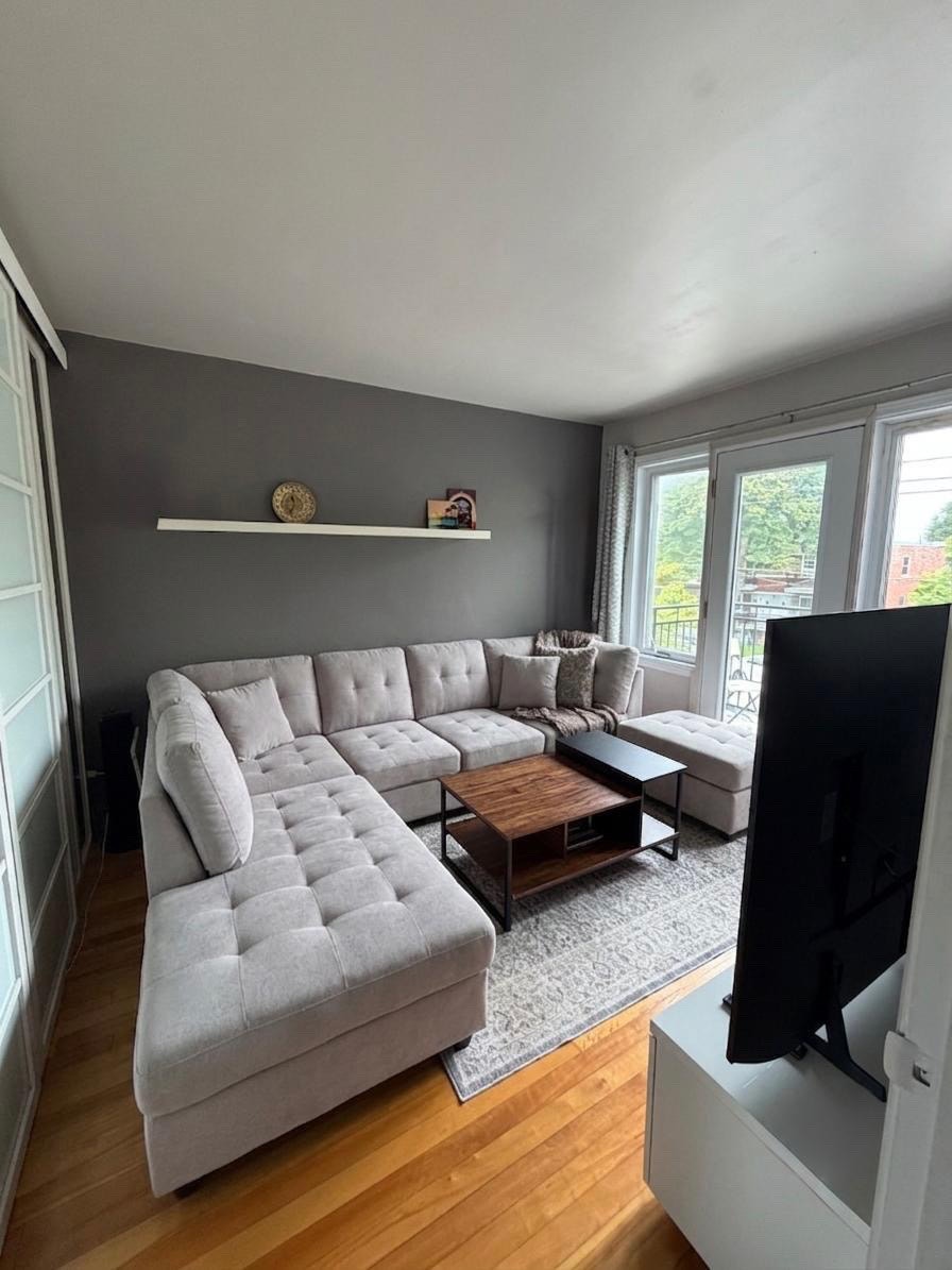 44e Avenue — photo 2