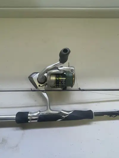 Selling a used Daiwa spinning reel and rod combo, perfect for your next fishing adventure! This reli...
