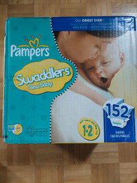 NEUVE boîte de 152 couches Pampers Swaddlers