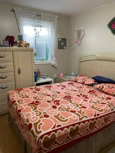 Room for rent for 2 Females sharing $600 each or $1000 private