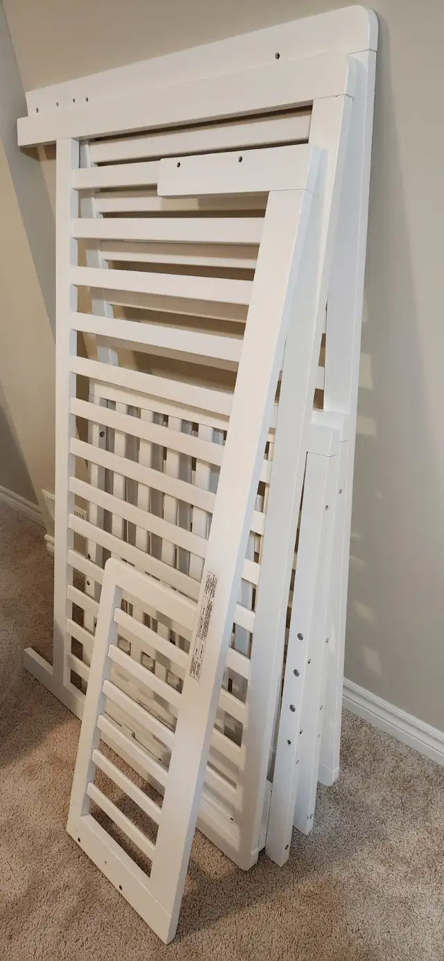 DaVinci Colby 4-in-1 Convertible Crib + toddler convertible kit in Cribs in Guelph - Image 9