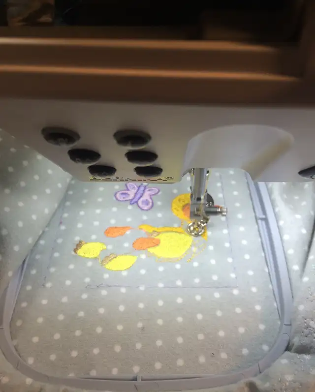 Bernina 880 sewing /embroidery machine in Hobbies & Crafts in Lloydminster - Image 5