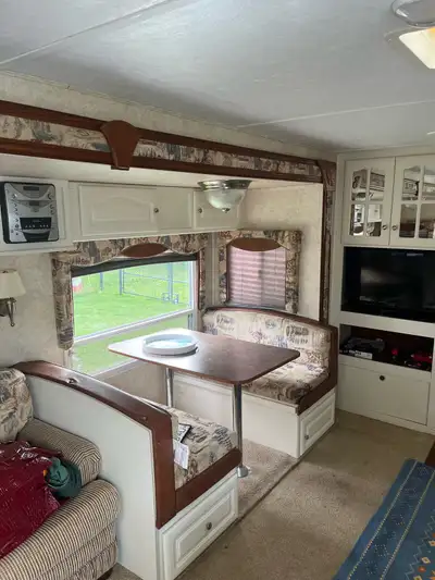 Very nice unit and great condition . 2004 outback 30RLS . New tires , new huge Cat battery , new awn...