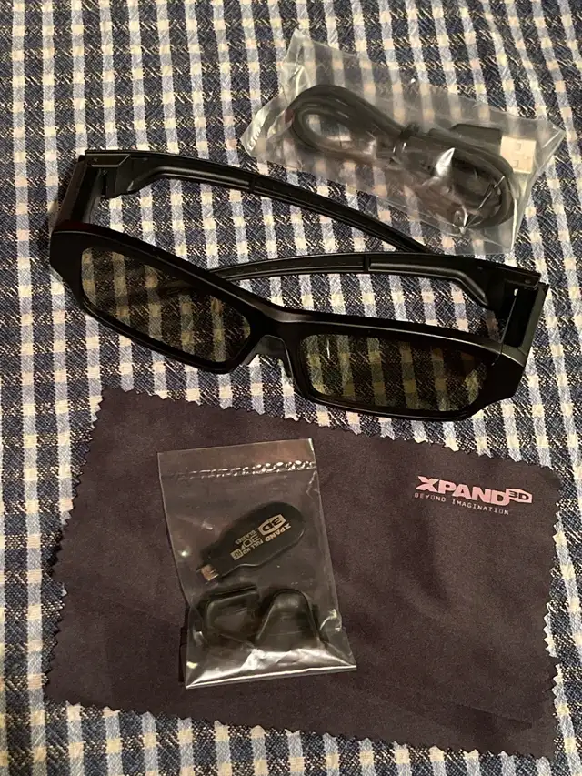 Xpand Lite IR 3D glasses in Video & TV Accessories in Ottawa - Image 3
