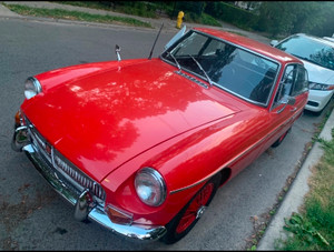 1969 MG MGB red and crome