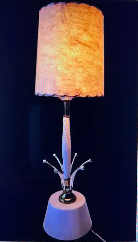 VINTAGE MCM LAMP WITH SHADE WORKING in Arts & Collectibles in Mississauga / Peel Region - Image 2