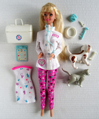Pet Doctor Barbie 1995, loose with original accessories