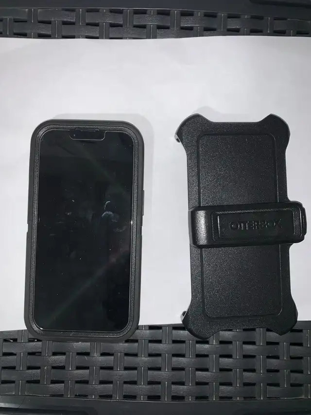 Otterbox iphone 14 defender holster belt clip in Cell Phone Accessories in Oshawa / Durham Region - Image 6