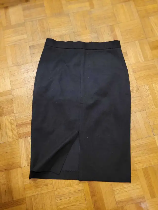 Banana Republic size 6 skirt in Women's - Bottoms in City of Toronto - Image 4