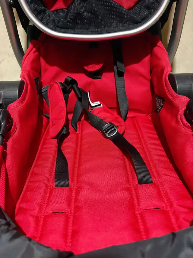Double stroller in Strollers, Carriers & Car Seats in Edmonton - Image 4