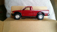 New Boxed AMT 1995 Chevrolet S-10 4x4 Promo In Cherry Red