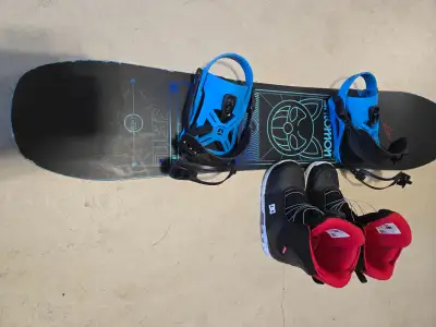 Snowboard Salomon and boots, View more