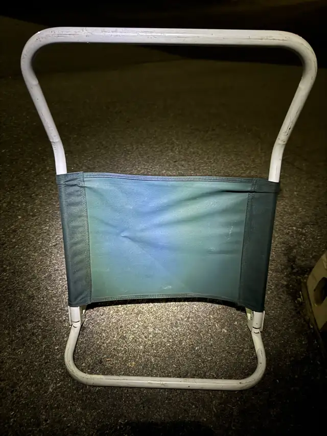 beach fold up chair for sale  in Chairs & Recliners in Penticton - Image 4