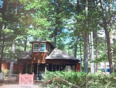 NORWAY BAY Cottage Vacation Rental  Bristol, QuebecC