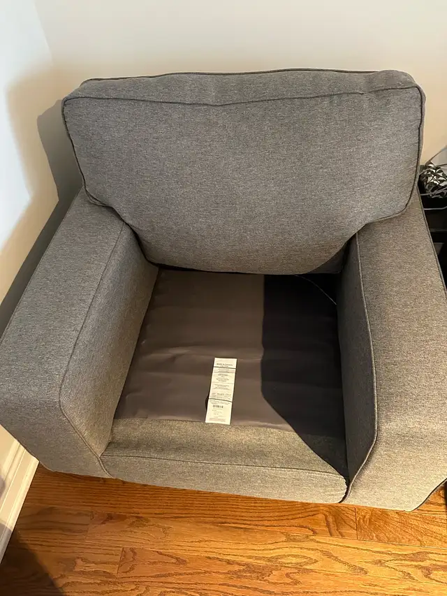 Grey Armchair  in Chairs & Recliners in Markham / York Region - Image 4