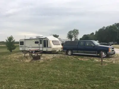 Lightweight rv trailer, gross dry weight 3870 lb. Roof air conditioning, furnace with duct heating,...