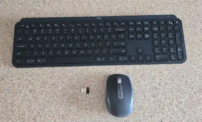 For sale is a Logitech MS Anywhere 3 Combo, including a wireless keyboard and mouse, perfect for inc...