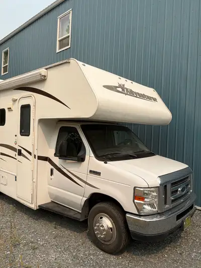 2014 Adventurer 23rb Motorhome. Ford E-350. 105,000km. Back-up camera. 500km on new tires. Excellent...